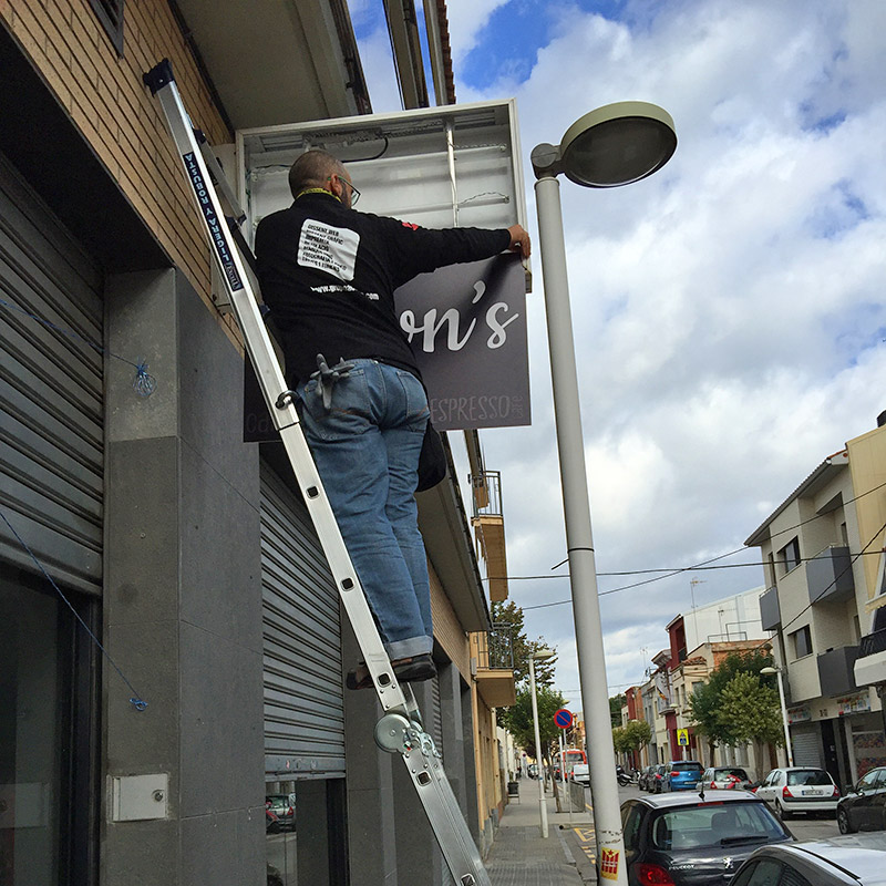 Instalación Banderolas Mataró